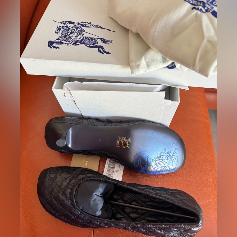 Burberry Black Leather Baby Pump Shoes - Picture 7 of 17